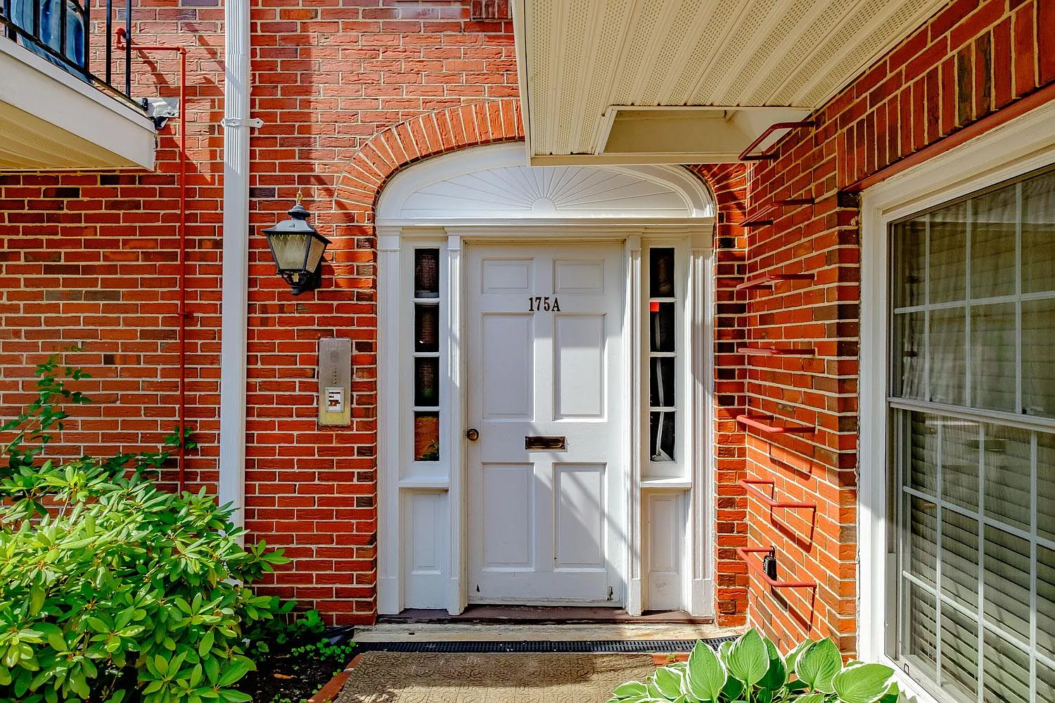 2 bed, 900 sqft, $2,825 — Photo 2