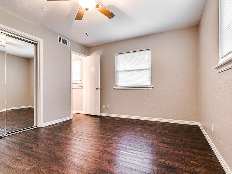 316 Rosewood Dr — Photo 17