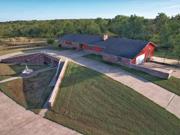 7627 46th St, Ozawkie, KS 66070