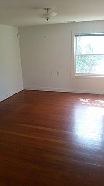 4th image of 1012 East Ave