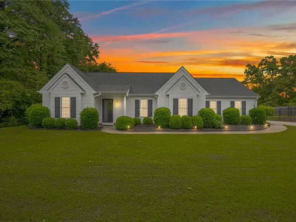 104 Fox Ln, Pickens, SC 29671