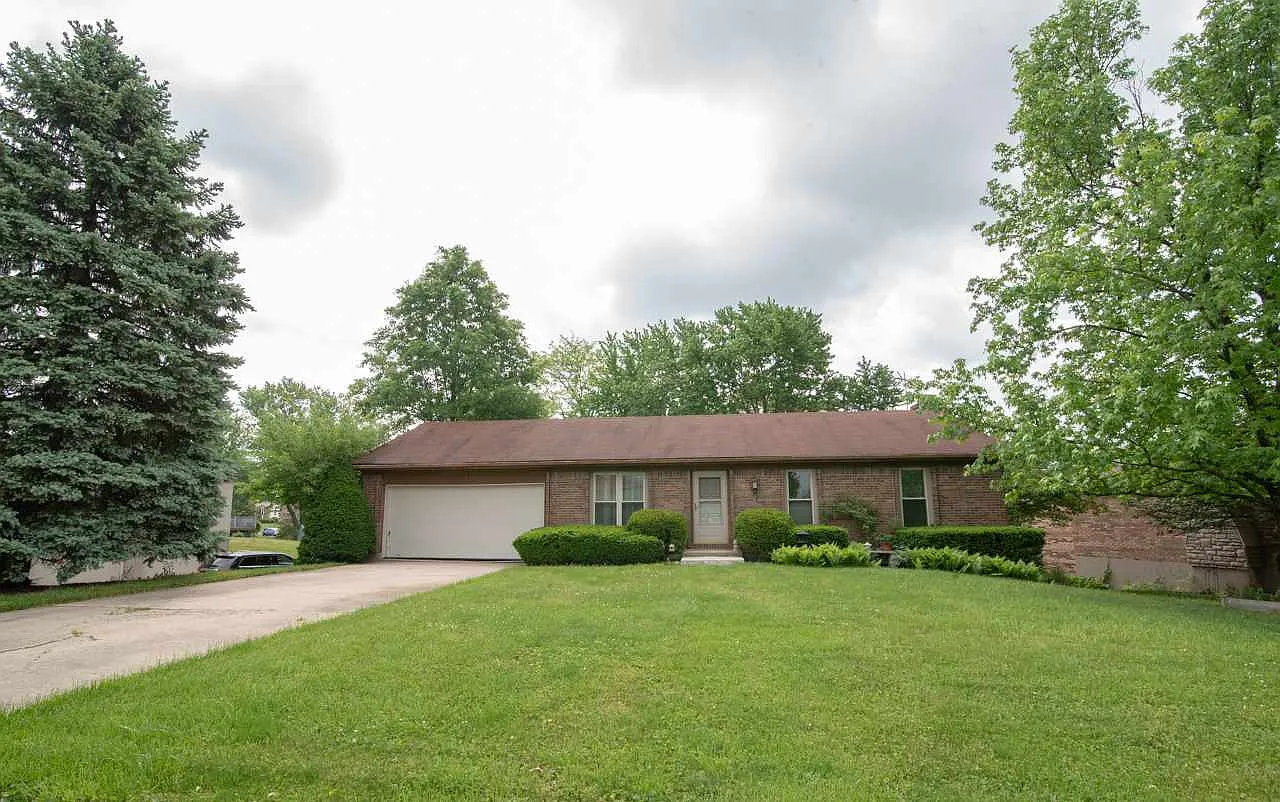 744 Heather Ct photo 1