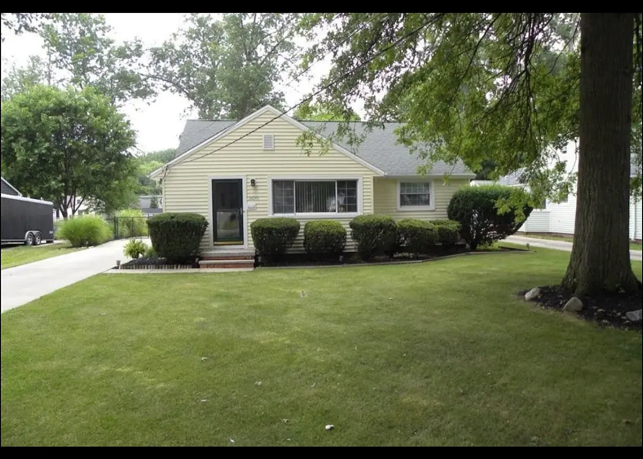 24290 Smith Ave photo 1
