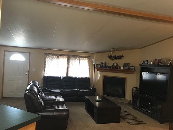 Living Room with fireplace