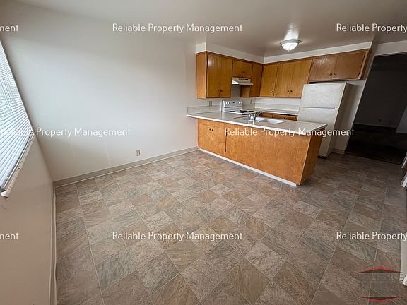 2nd image of 1420 Benton St APT 2