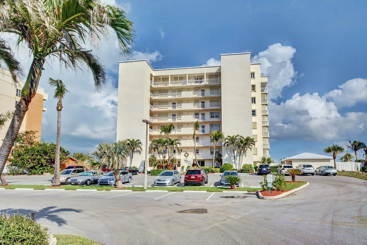 2 bed, 2.0 bath, 1298 sqft, $6,000 — Photo 2