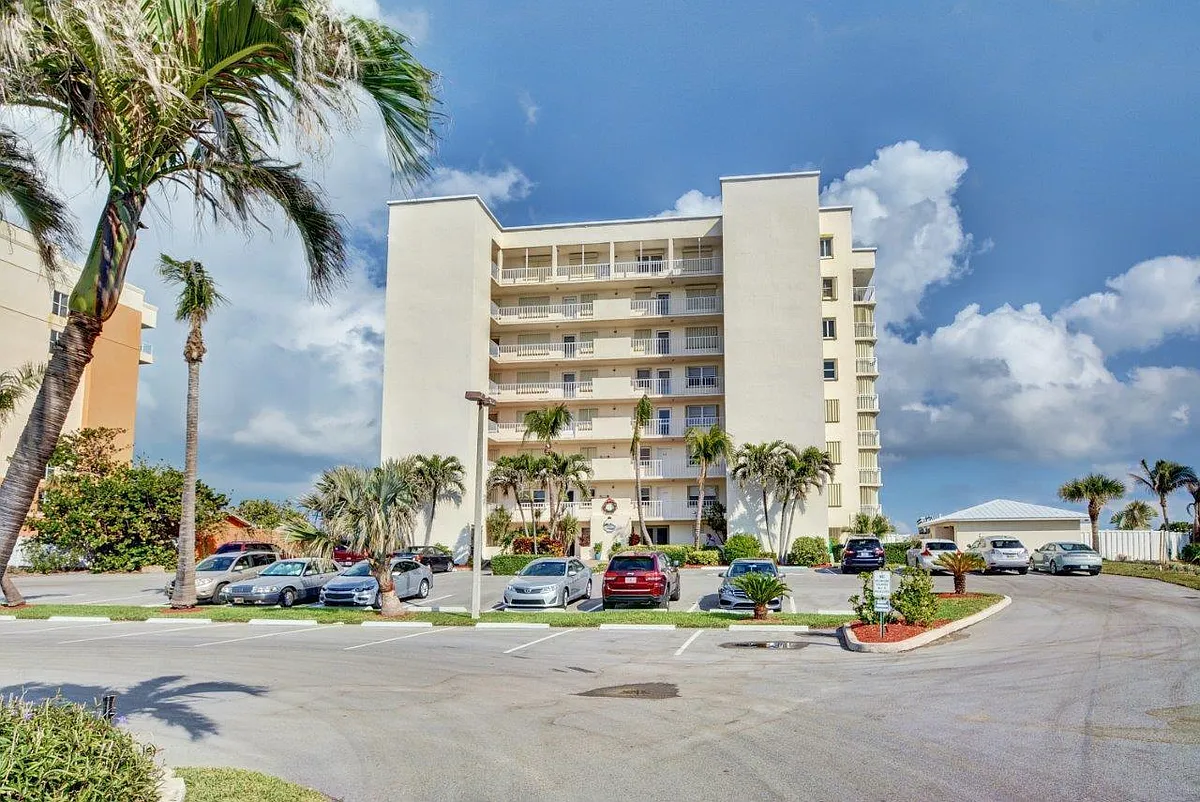 Building Photo - 10980 S Ocean Dr #311