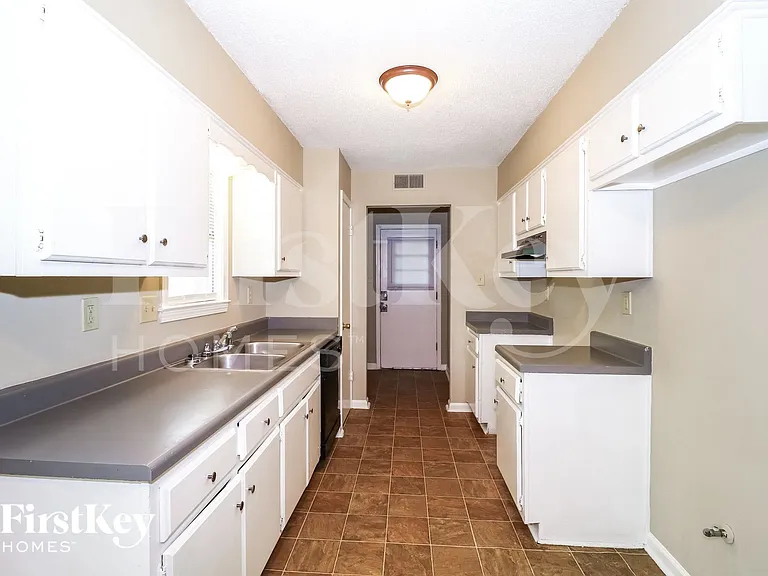 6684 Elmore Rd — Photo 6