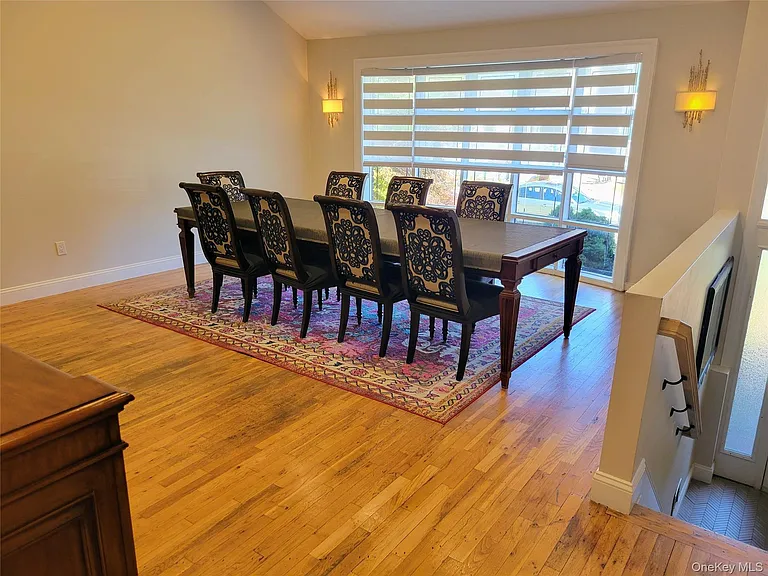 650 Prescott Pl — Photo 2