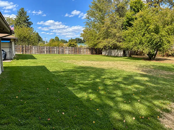 Altamont Apartments, 6502 & 6504 N Altamont St #6506-A, Spokane, WA 99217