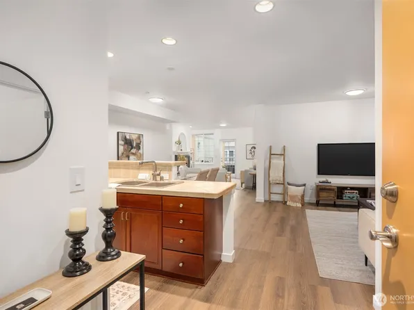 11004 NE 11th Street #407, Bellevue, WA 98004