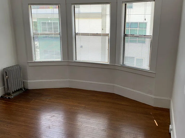1907 Center St #11 — Photo 3