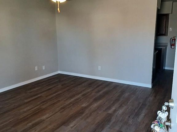 5th image of 1501 S Dewey Ave