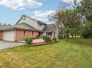13588 W Fountain Ct, New Berlin, WI 53151