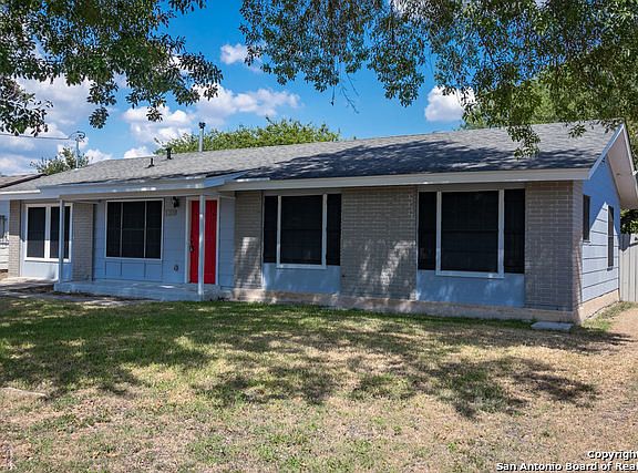 2nd image of 1318 Meadow Knoll Dr