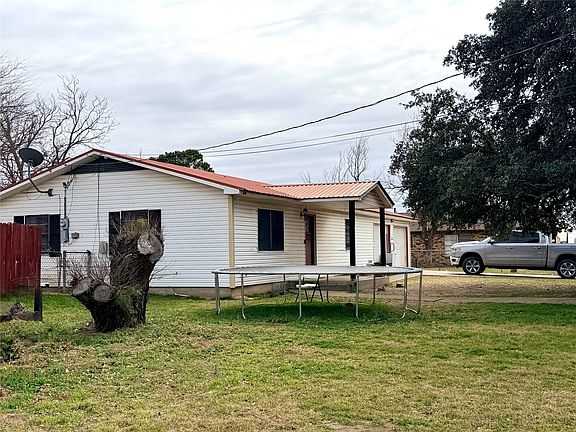 2nd image of 1412 Sunset Dr