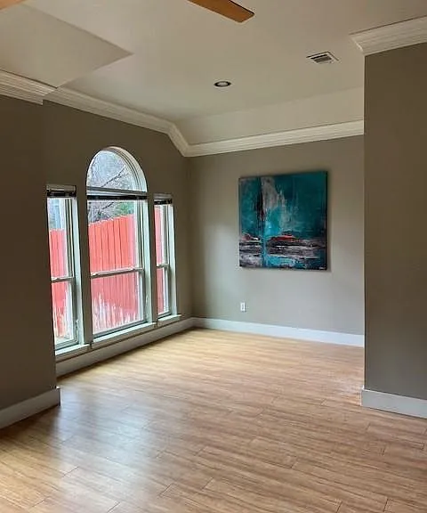 2909 Queen Mary Dr — Photo 9