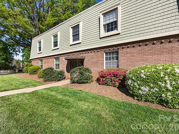 3rd image of 2606 Park Rd APT A