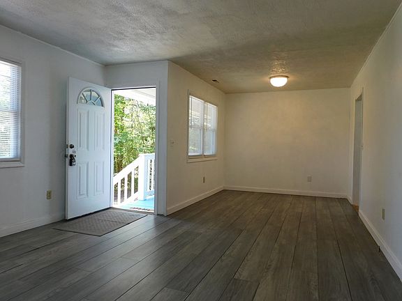 4th image of 1818 Hoover St