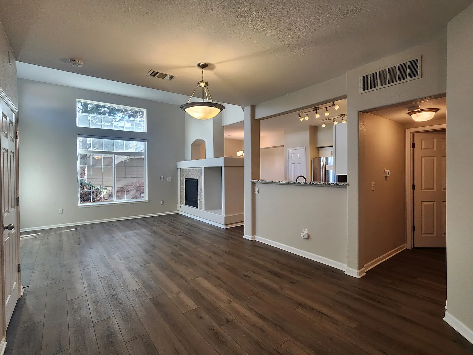 2 bed, 2.5 bath, 1511 sqft, $2,295 — Photo 3