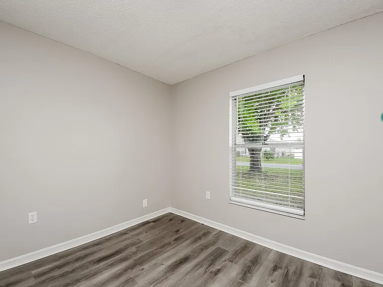 242 Cheshire Ct — Photo 11