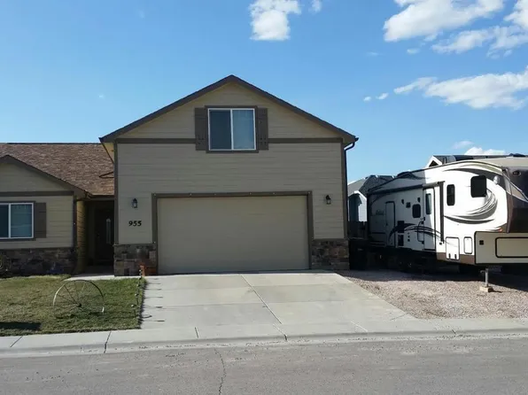955 Sako Dr, Gillette, WY 82718