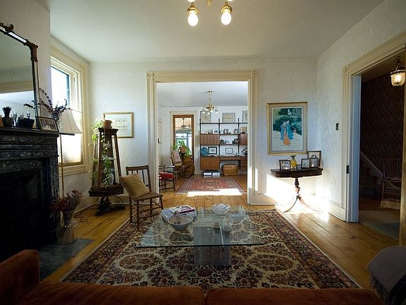 Living room to Parlor