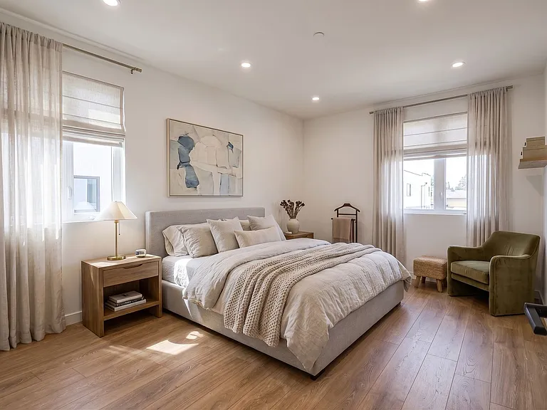 1227 N June St — Photo 14