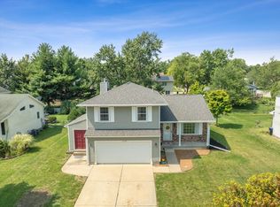 1228 Bancroft Dr, Bloomington, IL 61704