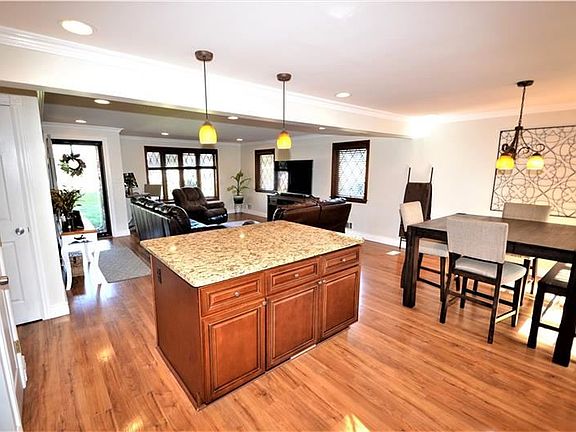 5th image of 627 Aljo Dr