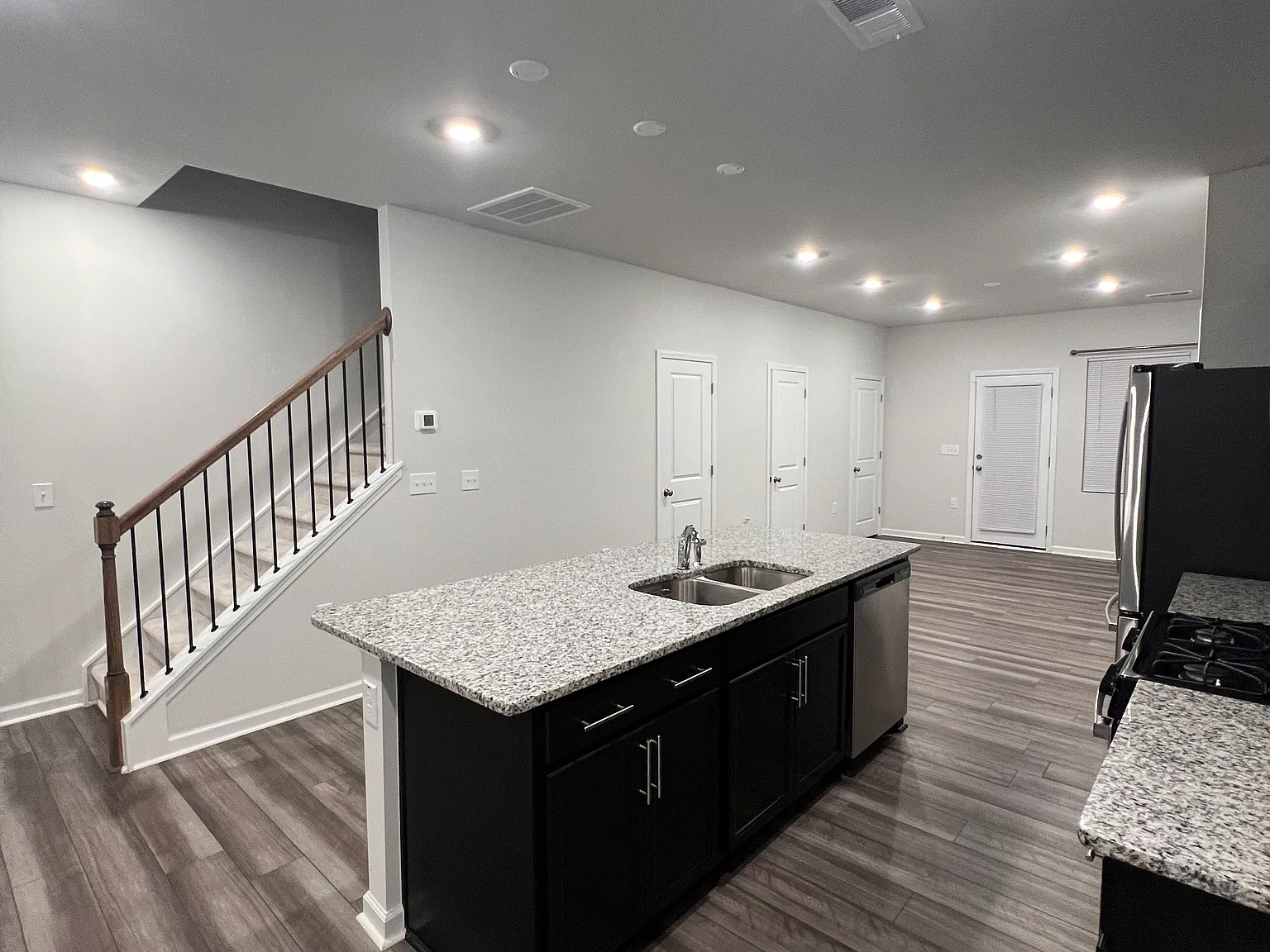2 bed, 2.5 bath, 1400 sqft, $1,765 — Photo 4
