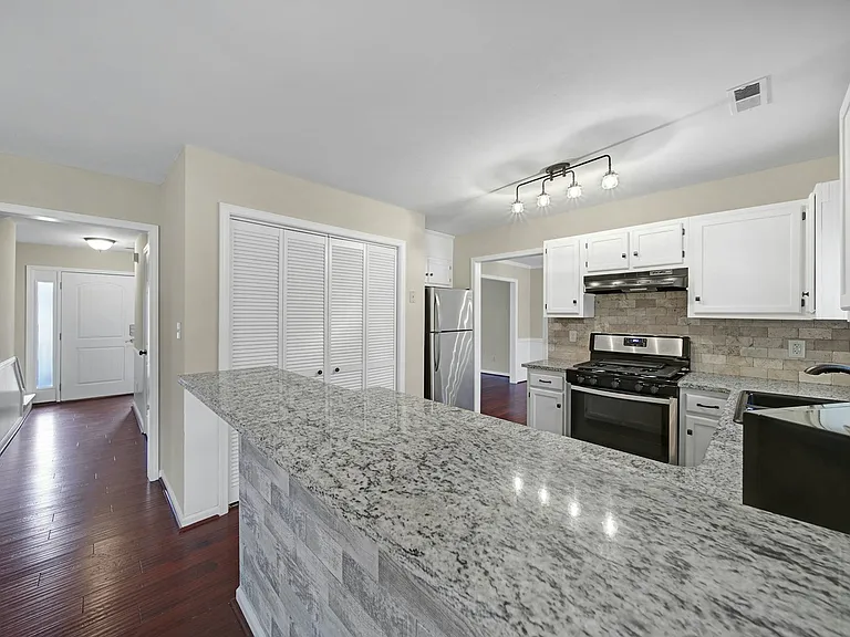 9911 Manbey Ct — Photo 13