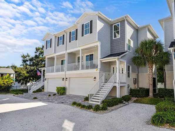 515 Douglas Pl, Dunedin, FL 34698