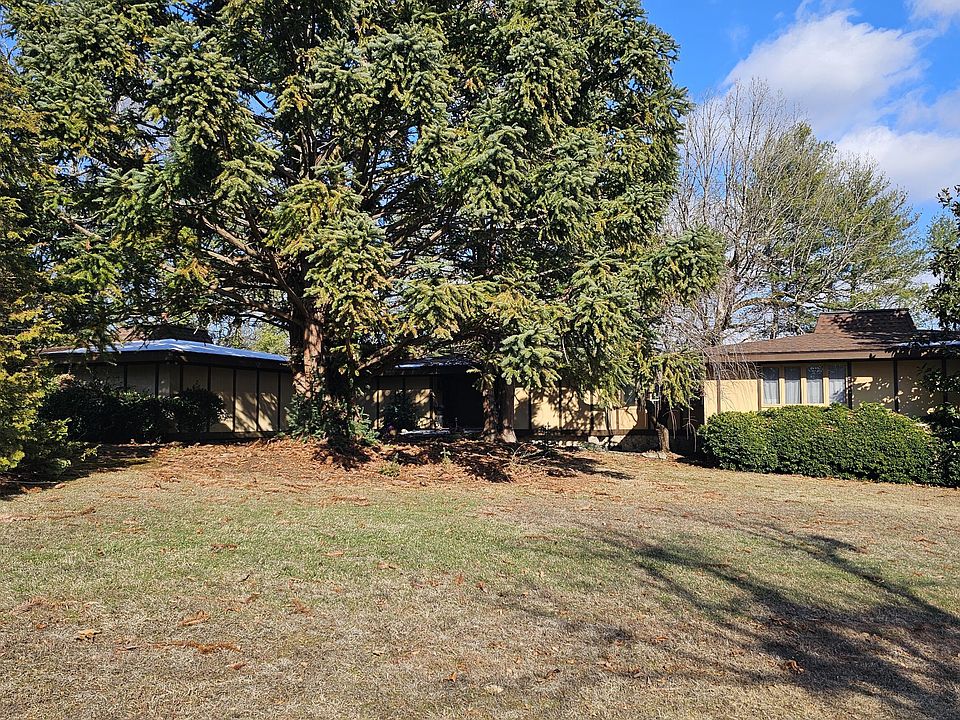 1st image of 1025 River Hills Cir