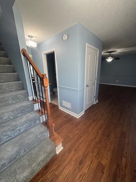 218 Riley Way — Photo 2