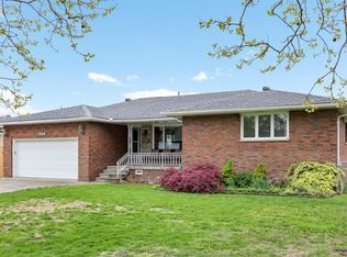 1565 Roxborough Blvd, Windsor, ON N9B 3H2