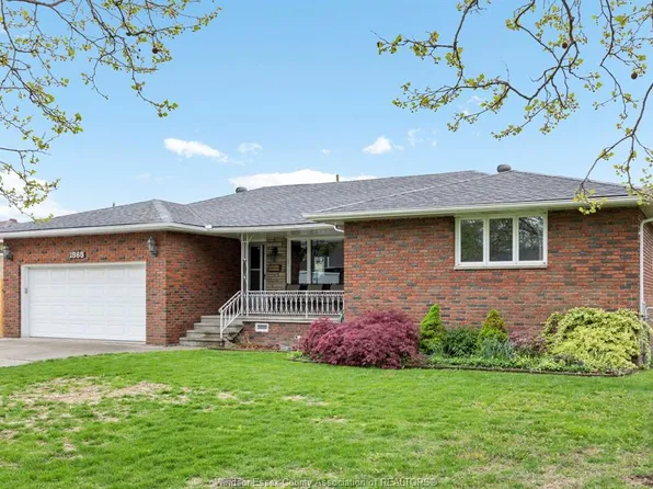 1565 Roxborough Blvd, Windsor, ON N9B 3H2