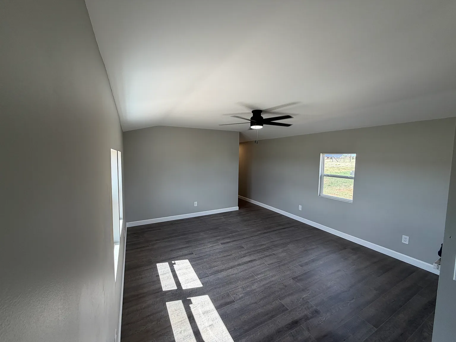 2 bed, 880 sqft, $1,500 — Photo 4