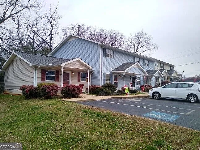 2 bed, 1.5 bath, 1000 sqft, $1,250 — Photo 1