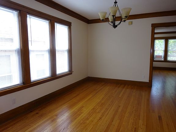 3rd image of 5354 W Byron St