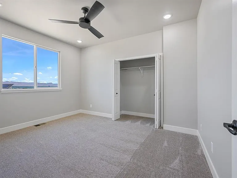 2279 Holy Cross Ct — Photo 11
