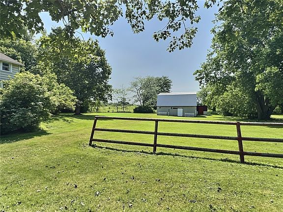 5th image of 3662 Knowlesville Rd