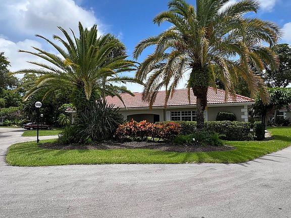 4th image of 2905 N Palm Aire Drive