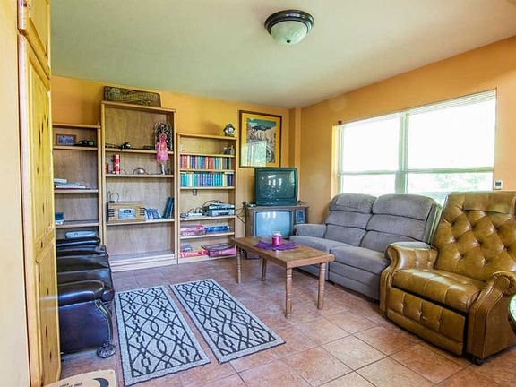 5th image of 853 Elsie Ave