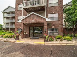 2231 Penn Pl APT 210, North Saint Paul, MN 55109