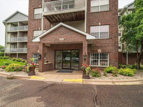 2231 Penn Pl APT 210, North Saint Paul, MN 55109