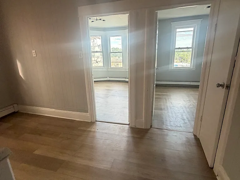 187 Avenue E #4 — Photo 3