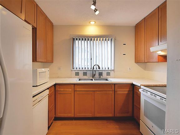 4th image of 3652 Knollstone Dr