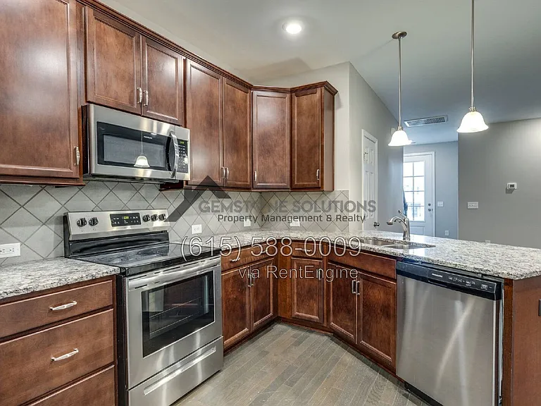 714 Hahn Ct — Photo 12