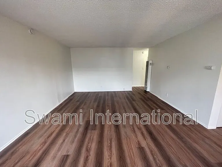 1303 W 107th St — Photo 5